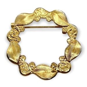 Gold Tone Spiral Wreath Brooch